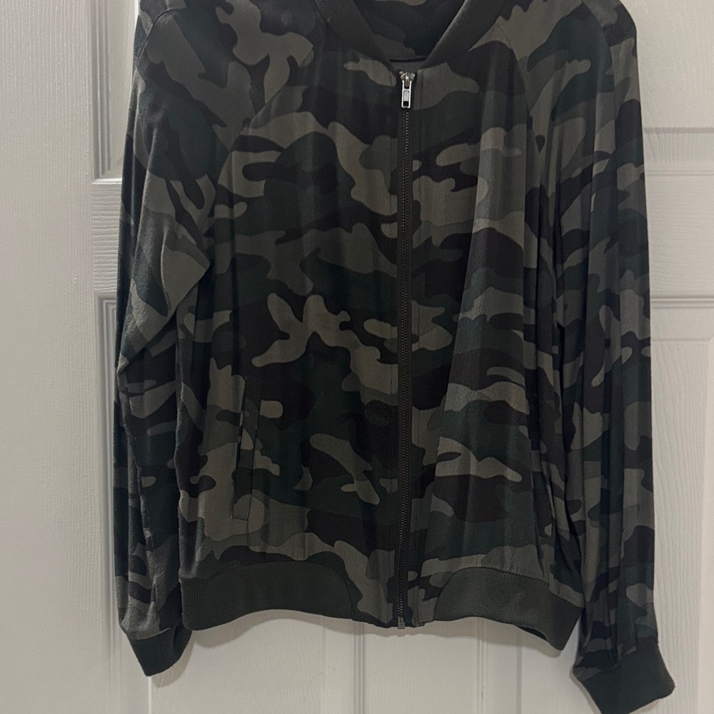 BB Dakota Camo Zip-Front Jacket in Green and Black